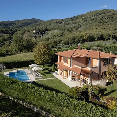In Tuscany With Pool *