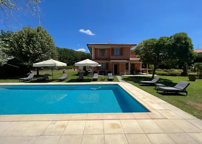 In Tuscany With Pool ローロ・チュッフェンナ