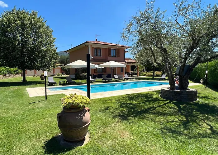 In Tuscany With Pool ローロ・チュッフェンナ